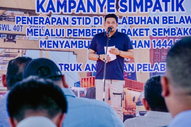 Wali Kota Medan, Bobby Nasution, memberiksan sambutan pada kampanye simpatik di Belawan