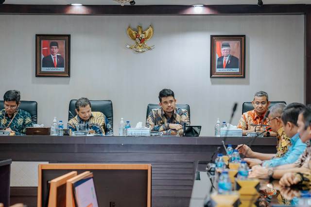 Wali Kota Medan, Bobby Nasution, menerima kunjungan Kepala BPK RI Perwakilan Sumut, Eydu Oktain Panjaitan 1