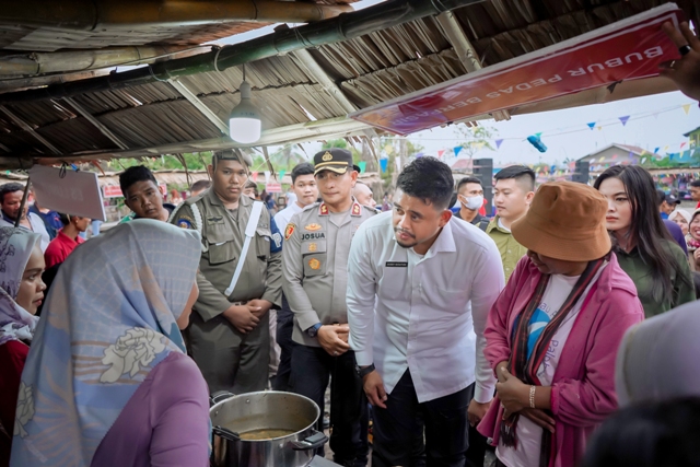 Wali Kota Medan, Bobby Nasution, menghadiri Festival Payau Puan Paloh Jalan Siombak