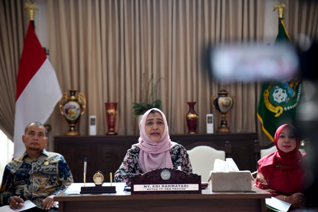 Ketua TP PKK Provinsi Sumut, Nawal Lubis, pada Zoom Evaluasi sub PIN Polio