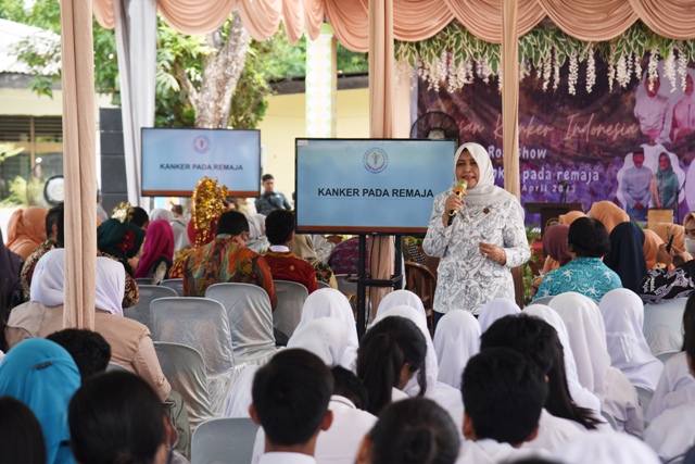Ketua YKI Sumut, Nawal Lubis, road show di SMAN Negeri 2 Binjai
