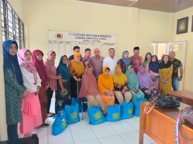 PWI Sumut menyalurkan paket lebaran 1444 H kepada 700 anggota se-Sumut
