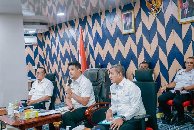 Wali Kota Medan, Bobby Nasution, memimpin rapat konsolidasi percepatan pembahasan pelaksanaan agenda pembangunan Kota Medan