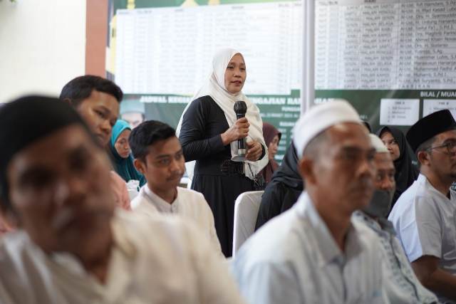 Warga Helvetia menyampaikan keluhan kepada Wakil Wali Kota Medan, Aulia Rachman, pada safari ramadhan