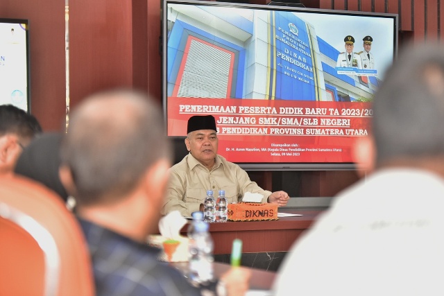 Kepala Dinas Pendidikan Sumut, Asren Nasution, memberikan keterangan terkait PPDB tahun 2023-2024