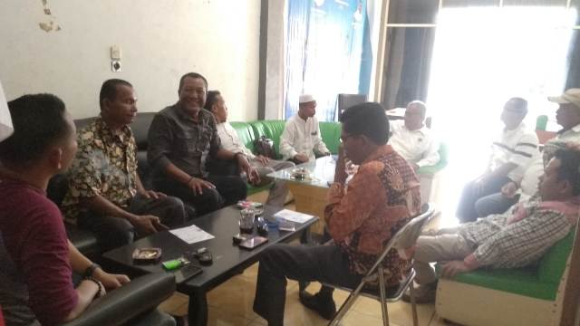 Ketua PWI Tabagsel, Sukri Falah Harahap, memimpin rapat pembentukan panitia Konfrensi ke 8 tahun 2023