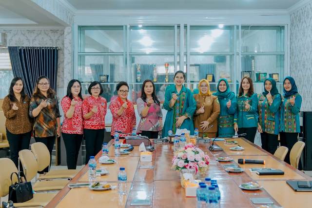 Ketua TP PKK Kota Medan, Kahiyang Ayu, menerima kunjungan Minsel PKK Pusat di Medan