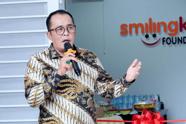 Wakil Wali Kota Medan, Aulia Rachman, memberikan sambutan saat meresmikan Rumah Anak Sehat (RAS) Smiling Kids di Jalan Sena Medan