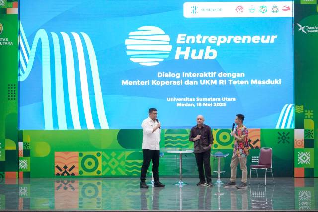 Wali Kota Medan, Bobby Nasution, bersama Menkop UMKM RI, Teten Masduki, pada dialog interaktif di USU