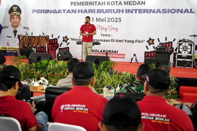 Wali Kota Medan, Bobby Nasution, memberikan sambutan pada peringatan May Day 2023
