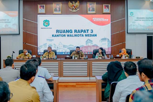 Wali Kota Medan, Bobby Nasution, memimpin rapat pematangan puncak acara Dekranas