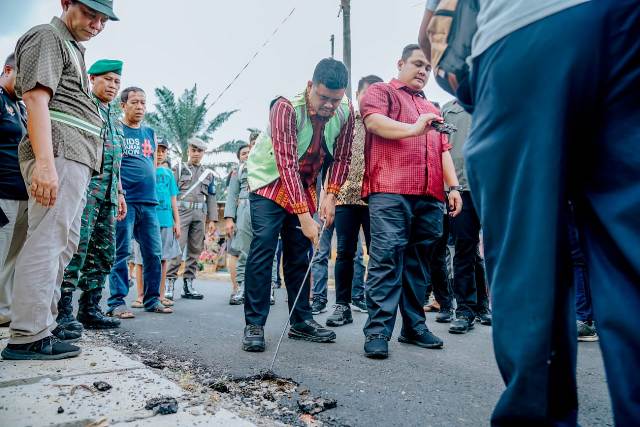 Wali Kota Medan, Bobby Nasution, meninjau pengaspalan Jalan Bunga Rampai III Medan Tuntungan