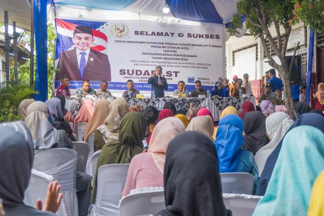 Anggota-DPRD-Medan-Fraksi-PAN-Sudari-melaksanakan-Sosper-ke-VI-di-Tangkahan-Medan-Labuhan-1