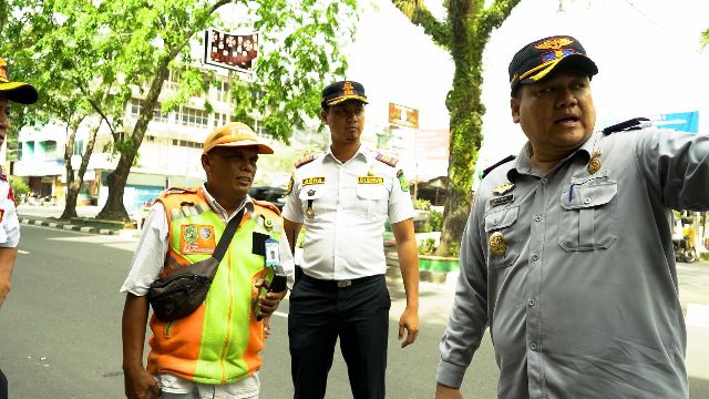 Kabid Parkir Dishub Medan, Nikmal Lubis, mengimbau para juru parkir di Kota Medan