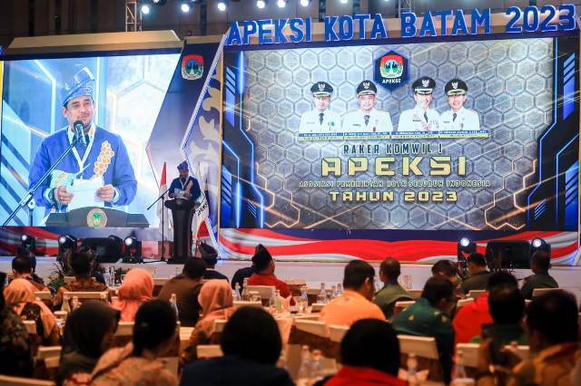 Wali Kota Medan, Bobby Nasution, memberikan sambutan pada Rakorwil Apeksi di Batam