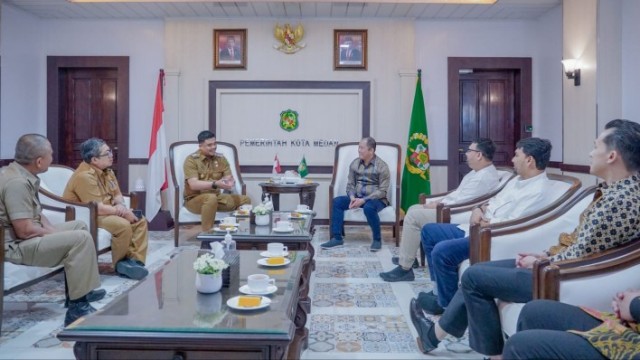 Wali-Kota-Medan-Bobby-Nasution-menerima-kunjungan-Chairman-Blue-Bird-Group-Bayu-Priawan