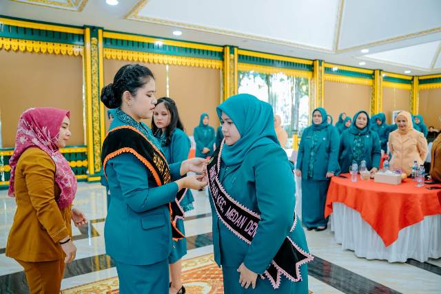 Ketua TP PKK Kota Medan, Kahiyang Ayu, melantik 3 Ketua TP PKK Kecamatan