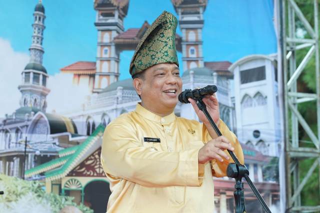 Pj Wali Kota Tebingtinggi, Syarmadani, memberikan sambutan pada HUT ke 106 Kota Tebingtinggi
