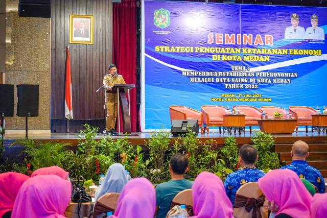 Wali Kota Medan, Bobby Nasution, membuka Seminar Strategi Penguatan Ketahanan Ekonomi di Kota Medan