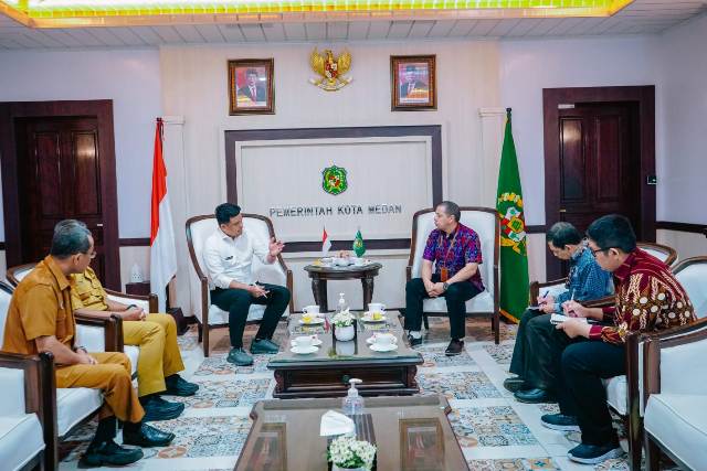 Wali Kota Medan, Bobby Nasution, menerima kunjungan Deputi BRIN, Yopi, di Balai Kota