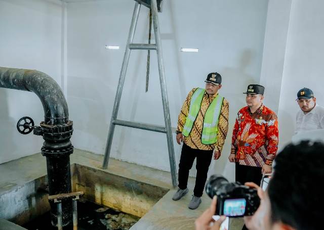 Wali Kota Medan, Bobby Nasution, meninjau rumah pompa air di Belawan