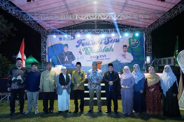 Asisten Pemerintahan dan Kesra Pemkot Tebingtinggi, Bambang Sudaryono, membuka Festival Seni dan Qasidah