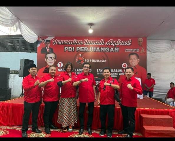 Peresmian rumah aspirasi Landen Marbun