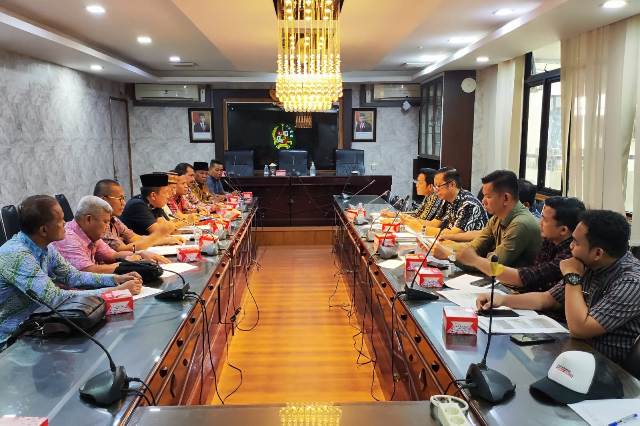 Rapat pembentukan jajanan malan di Sukaramai dan pasar Halat di Kantor Wali Kota Medan