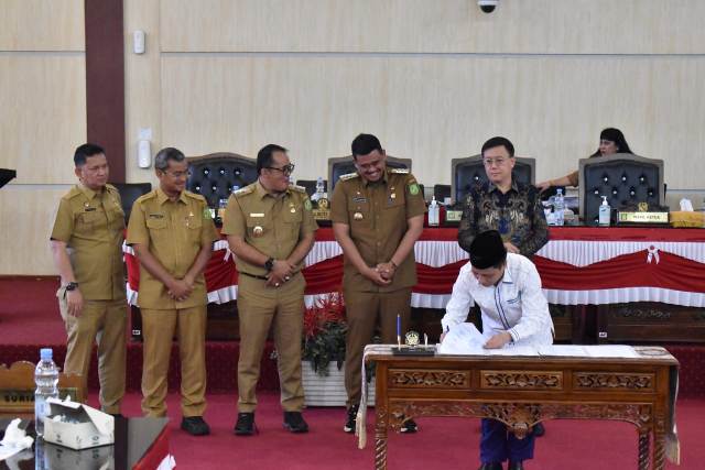 Wakil Ketua DPRD Kota Medan, Rajudin Sagala, teken kesepakatan KUA-PPAS R-APBD 2024