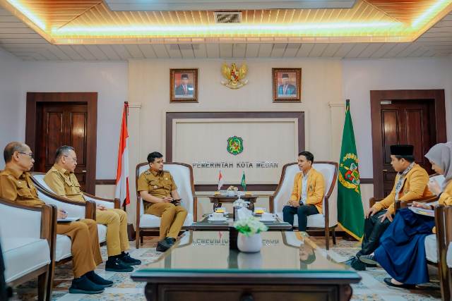 Wali Kota Medan, Bobby Nasution, menerima kunjungan Pimpinan Wilayah Ikatan Pelajar Muhammadiyah