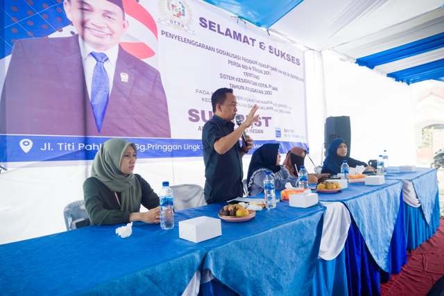 Anggota-DPRD-Medan-Fraksi-PAN-Sudari-melaksanakan-Sosper-IX-di-Paya-Pasir-Marelan-1