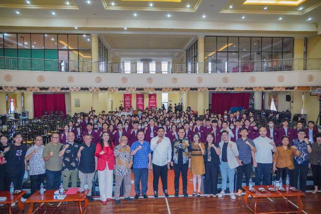 Wali Kota Medan, Bobby Nasution, pada Pengenalan Kehidupan Kampus bagi Mahasiswa Baru (PKKMB) di Institut Bisnis IT & B, Jalan Mahoni Medan