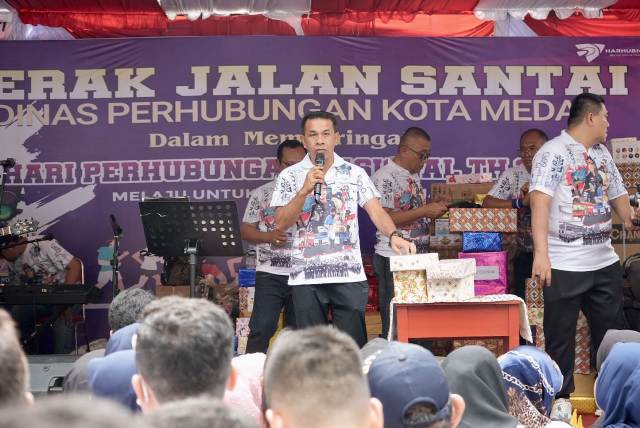 Kadishub Kota Medan, Iswar Lubis, pada gerak jalan memperingati Harhubnas 2023
