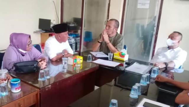 Ketua PWI Sumut, Farianda Putra Sinik bersama Sekretaris, Waka Organisasi dan Bendahara