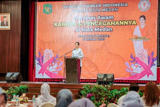 Ketua YKI Kota Medan, Kahiyang Ayu, buka Seminar Awam Kanker dan Pencegahannya di Kota Medan