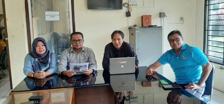 Wakil Ketua PWI Sumut bidang Pendidikan, Sugiatmo, memberikan keterangan soal pembekalan anggota PWI