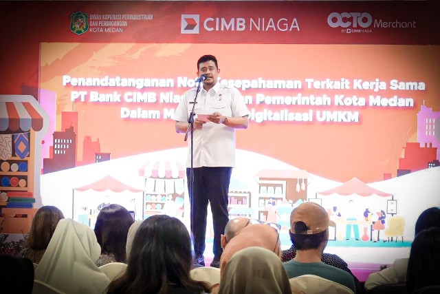 Wali Kota Medan, Bobby Nasution, berikan sambutan pada penandatanganan kerjasama dengan CIMB Niaga