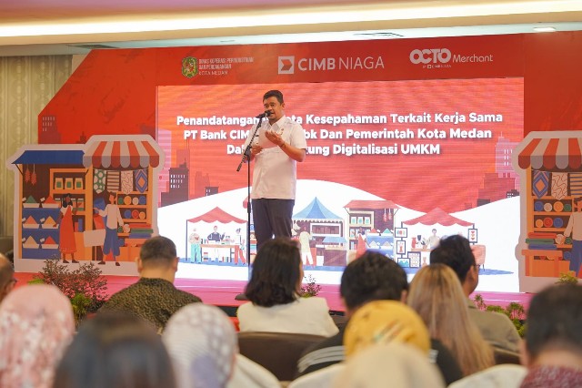 Wali Kota Medan, Bobby Nasution, pada penandatanganan kerja sama Pemkot Medan dengan Bank CIMB Niaga