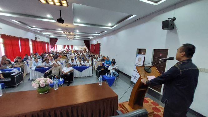 Ketua PWI Sumut, Farianda Putra Sinik, membuka pelatihan & orientasi anggota muda PWI 1