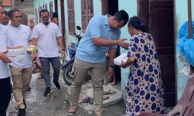 TKD Prabowo-Gibran Sumut bagi-bagi makanan bergizi ke masyarakat di Medan