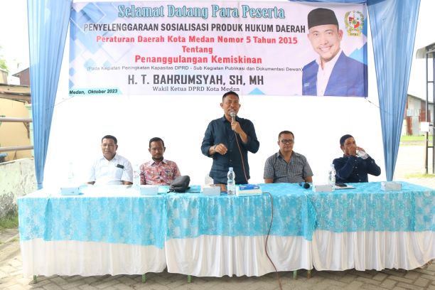 Wakil-Ketua-DPRD-Medan-T.-Bahrumsyah-melaksanakan-Sosper-X-di-Medan-Belawan
