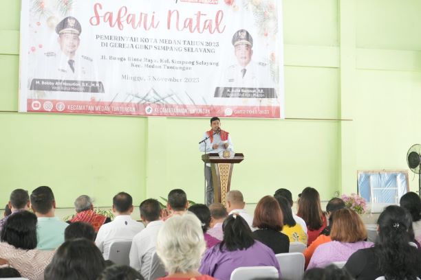 Wali Kota Medan, Bobby Nasution, melaksanakan safari natal di Medan Tuntungan