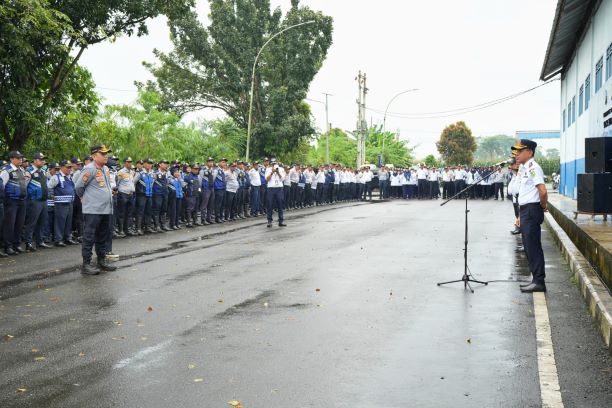 Kepala Dinas Perhubungan Kota Medan, Iswar Lubis, pimpin apel gelar pasukan pengamanan malam tahun baru