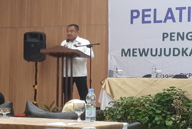Ketua PWI Sumut, Farianda Putra Sinik, berikan sambutan pada pelatihan penguatan etika profesi