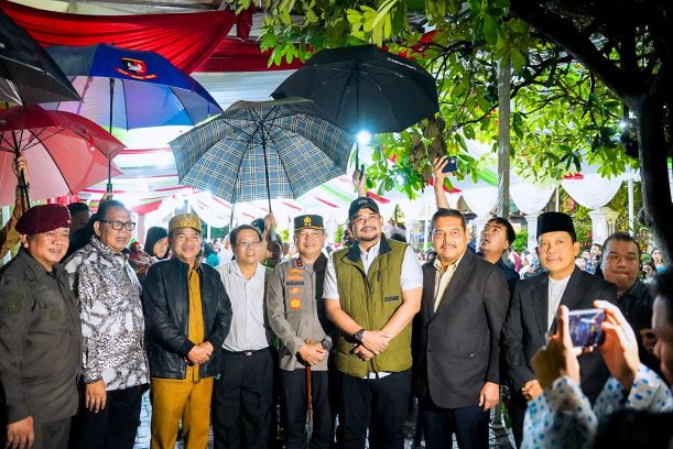 Pj Gubsu, Wali Kota Medan, Kapoldasu, Pangdam BB foto bersama usai tinjau pengamanan gereja di malam Natal