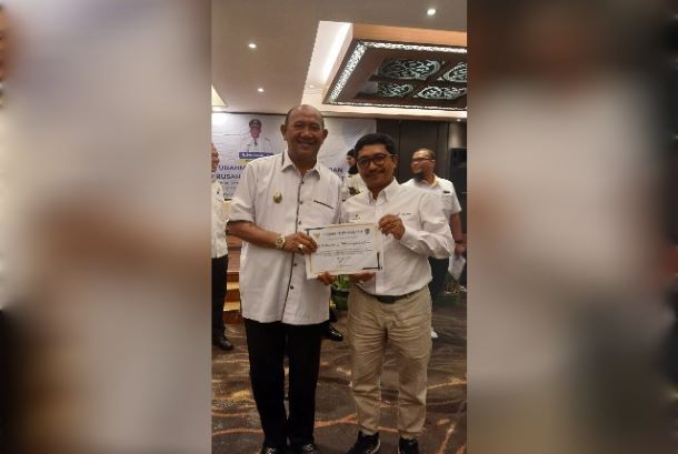 Plt Bupati Langkat, Syah Afandin bersama Field Manager Pertamina EP Pangkalan Susu Field Kuwat Riyanto