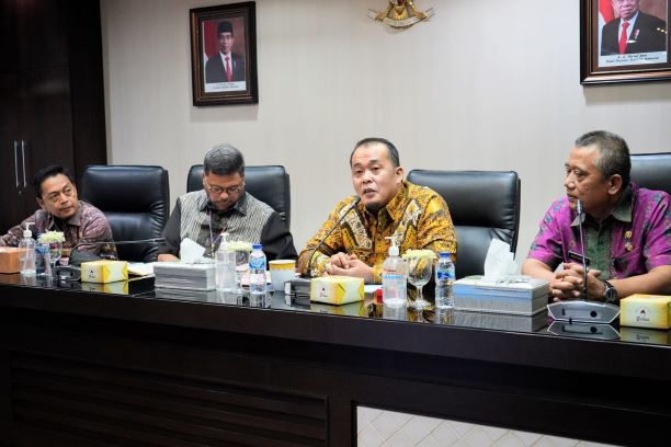 Wakil Wali Kota Medan, Aulia Rachman, memimpin rapat Evaluasi Laju Inflasi Tahun 2024