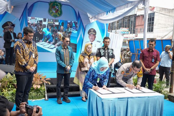 Kadis-PMPTSP-Kota-Medan-Nurbaiti-Harahap-bersama-Kapolrestabes-Medan-Kombes-Pol-Teddy-Jhon-Sahala-Marbun-teken-kerjasama