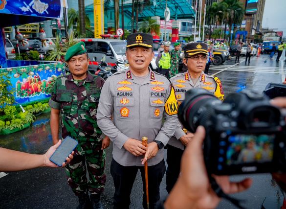Kapolda Sumut, Irjen Pol Agung Setya Imam Efendi, memberikan keterangan