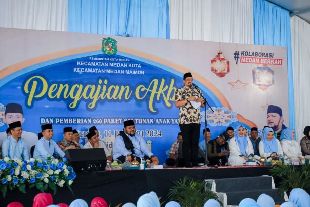 Wali Kota Medan, Bobby Nasution, hadiri pengajian akbar di Kecamatan Medan Kota (1)